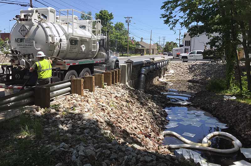 Hydraulic-Oil-Emergency-Spill-Response-800-531